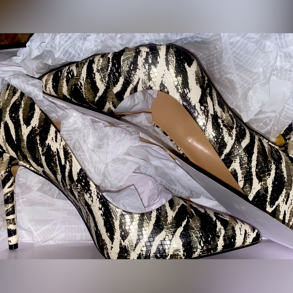 J.Lo FRAYA PUMPS